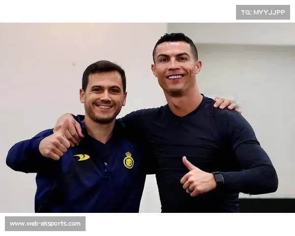 白大拿广告应对争议引粉丝不满，UFC监管缺位再成舆论焦点