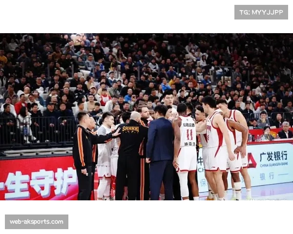 季后赛格局大乱：中游球队疯狂卡位，冷门比赛频出